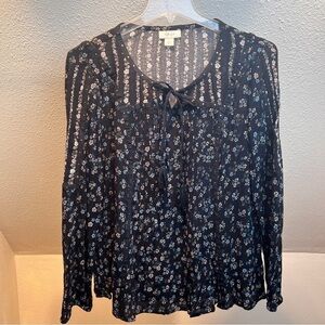 STYLE & CO Black Floral Top w/ Long Sleeves & Elastic Cuff. Size Large. Tie Neck